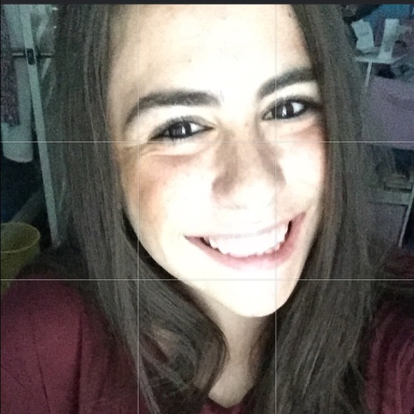 Profile Picture of Emily Goreham (@emilygoreham) on Poshmark