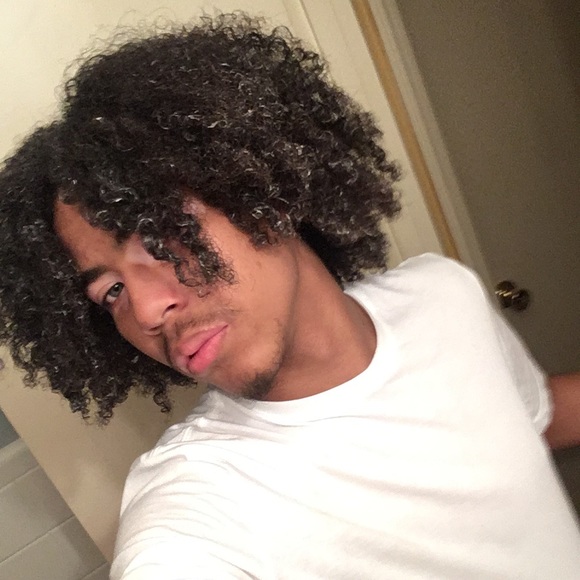 Profile Picture of Joshua Wilder (@joshua_wilder) on Poshmark
