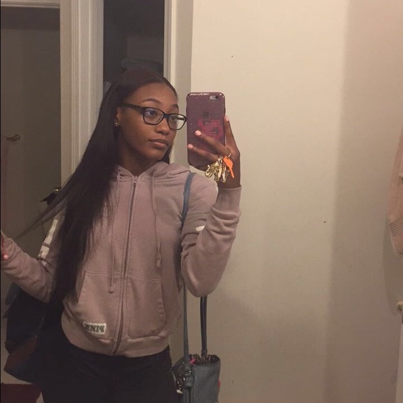 Profile Picture of Victoria Gabriel (@stoneyvicc) on Poshmark