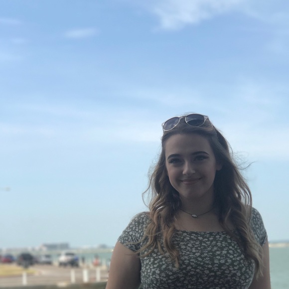 Profile Picture of Bailey Kasprzyk (@baileykasprzyk) on Poshmark