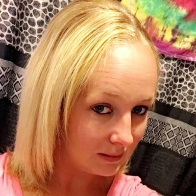 Profile Picture of Lisa (@LisaPollack7) on Twitter