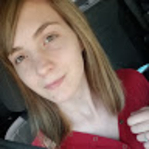 Profile Picture of Anna Whelden (@annawhelden10) on Poshmark