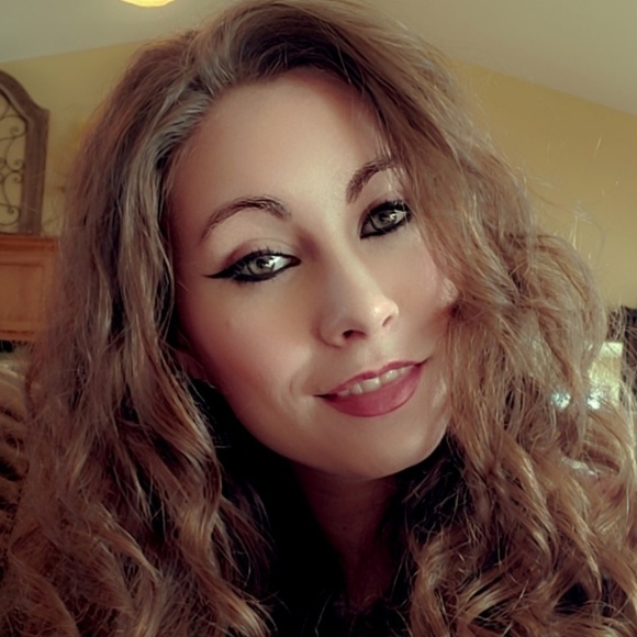 Profile Picture of Taylor Gritton (@tayloranne_92) on Poshmark