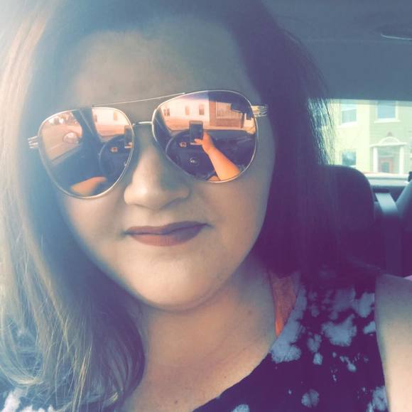 Profile Picture of Paige Wahrman (@paigelynea09) on Poshmark