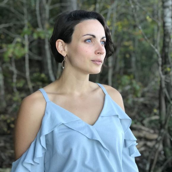 Profile Picture of Rebecca Downs (@rebeccadowns) on Poshmark