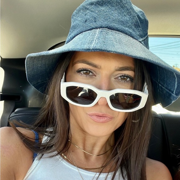 Profile Picture of Daniella Stach (@dstach) on Poshmark
