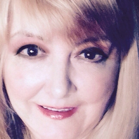 Profile Picture of Sharon Vanecek (@svanecek) on Poshmark
