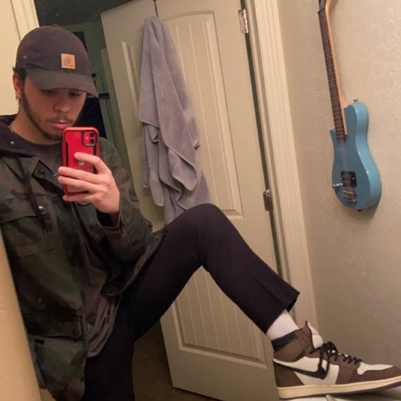 Profile Picture of Steven Schuster (@asiansknow679) on Poshmark