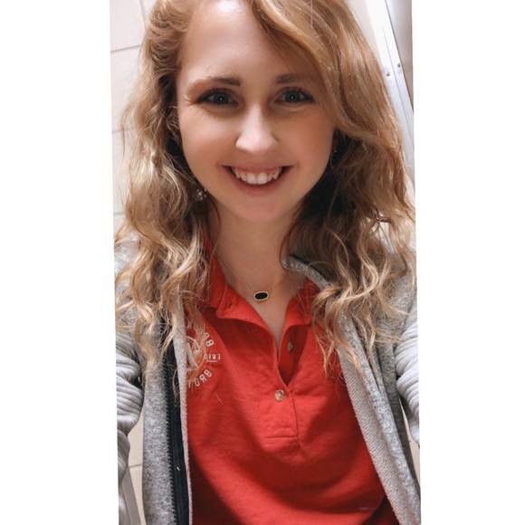 Profile Picture of Caitlin Weaver (@caitweav00) on Poshmark