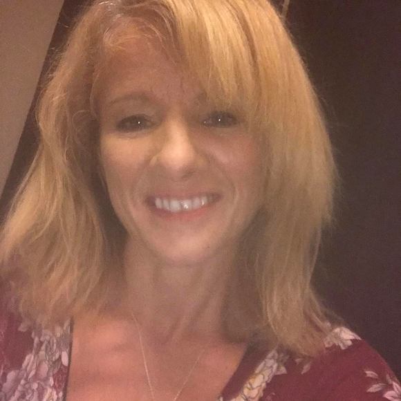 Carol Banfill - Poshmark Profile Picture of Carol Banfill (@carolbanfill) on Poshmark