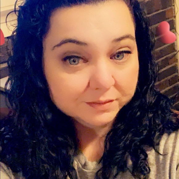 Profile Picture of Adrianna Harrell (@drinna714) on Poshmark