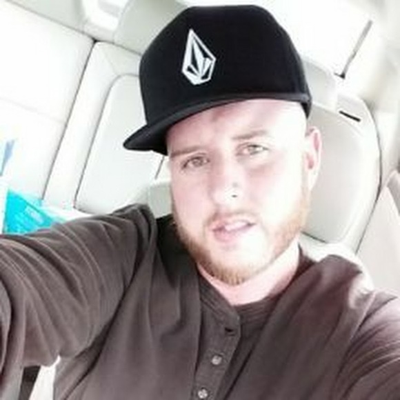 Profile Picture of Jeremy Gore (@jeremyrgore91) on Poshmark