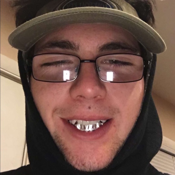 Profile Picture of Logan Vonderhaar (@loganvond1400) on Poshmark