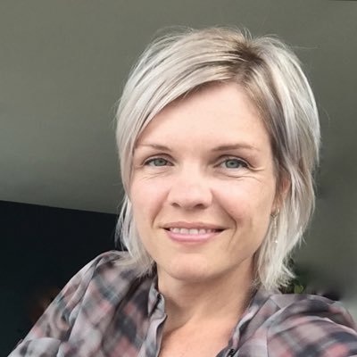 Profile Picture of Adrienne Peters (@@adriennepeters) on Twitter