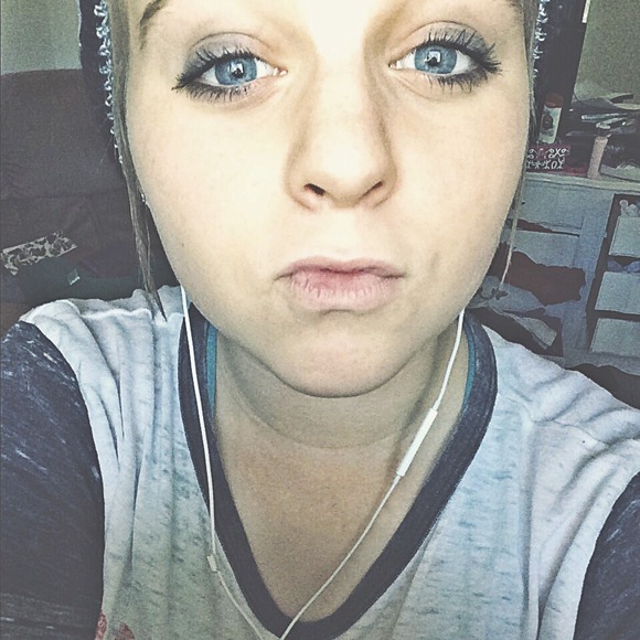 Profile Picture of Riley Childers (@rileeyc) on Poshmark