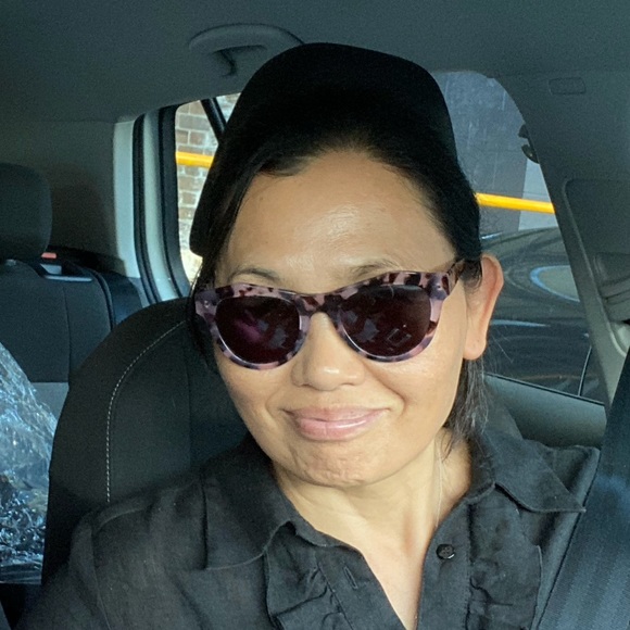 Profile Picture of Kim Napoli (@musee271) on Poshmark