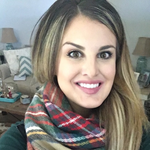 Profile Picture of Lauren Roppolo (@rnlauren10988) on Poshmark