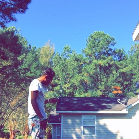 Profile Picture of Longway Longway (@longwayl) on Poshmark