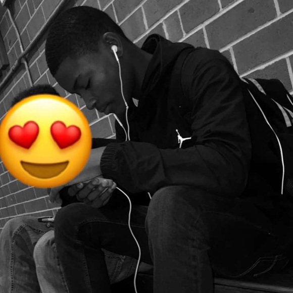 Profile Picture of Dwayne Reed (@dwaynethegoat1) on Poshmark