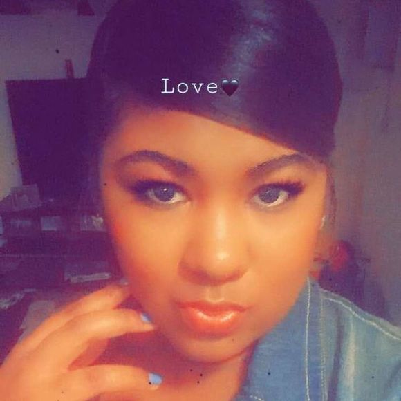 Profile Picture of Andrea Keys - thomas (@thomasandrea74) on Poshmark