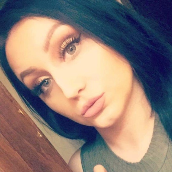 Profile Picture of Mia Sistek (@msistek) on Poshmark