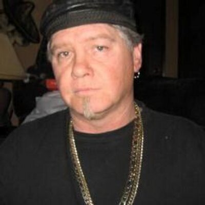 Profile Picture of Guy Stevenson (@guy_digsue4) on Twitter