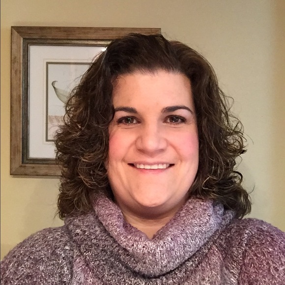 Profile Picture of Amy Rajek (@arajek) on Poshmark