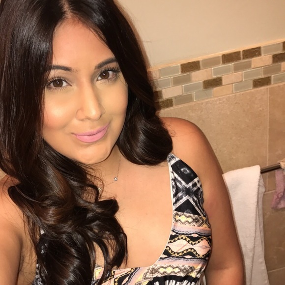 Profile Picture of Kelly Japsi (@kjapsi) on Poshmark