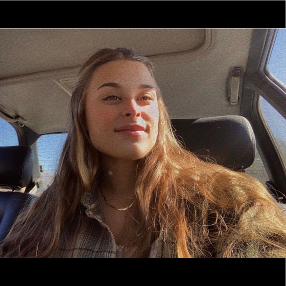 Profile Picture of Selah Willms (@selah7_csfl_) on Poshmark