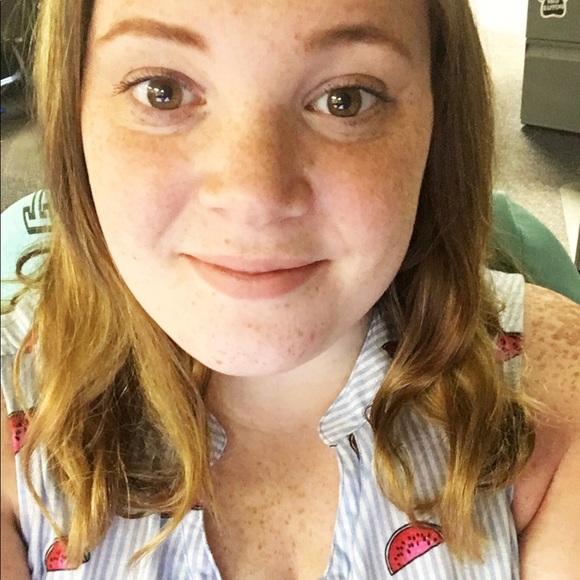 Profile Picture of Amanda Mackenzie (@amandamack12) on Poshmark