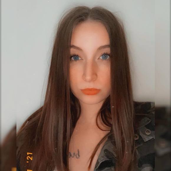 Profile Picture of Kristie Vanderhoff (@k_vanderhoff) on Poshmark