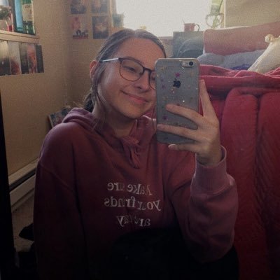 Profile Picture of Lil Bean 🌻🌸💐🌷 (@annie_vibes) on Twitter