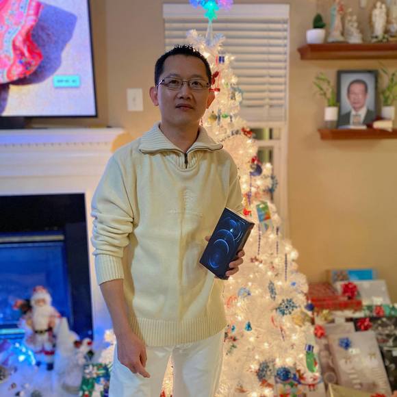 Profile Picture of Chau Huynh (@chauhuynh545) on Poshmark