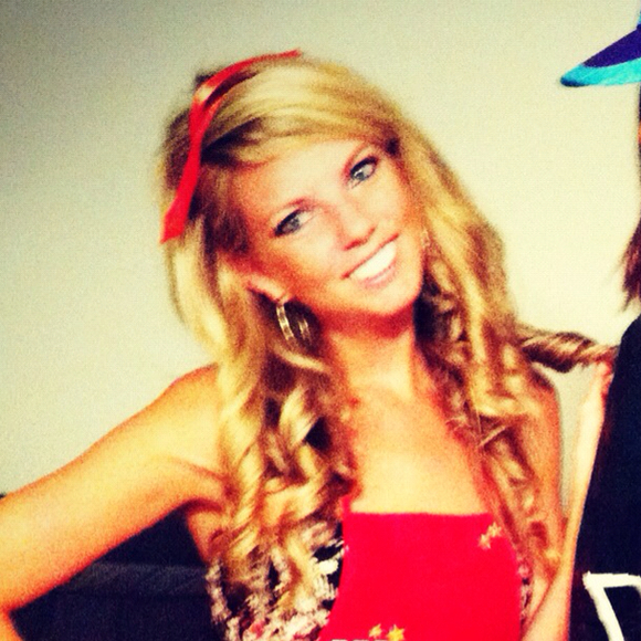 Profile Picture of Alex Ashman (@itsallgood06) on Poshmark