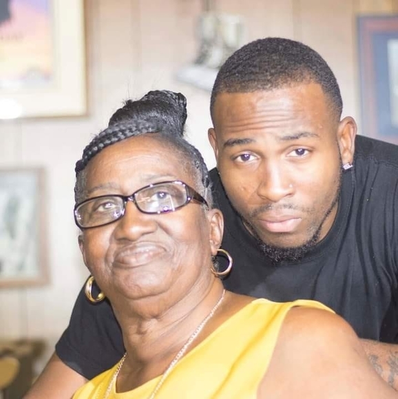 Profile Picture of Darnelle Treadwell (@psbd2007) on Poshmark