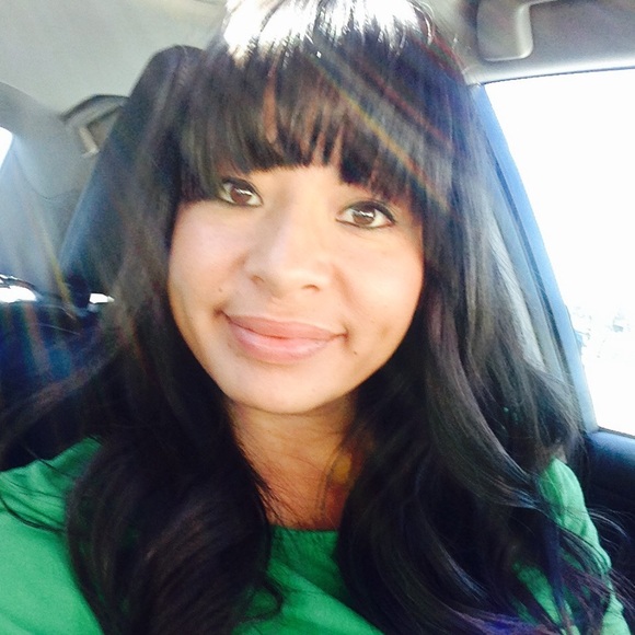 Profile Picture of Veronica Tyler (@vbtyler) on Poshmark
