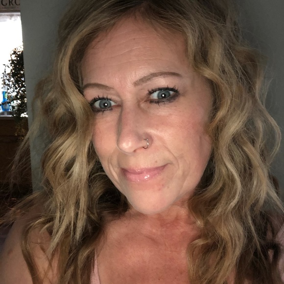 Profile Picture of Jennifer Schaab (@jennifer_schaab) on Poshmark