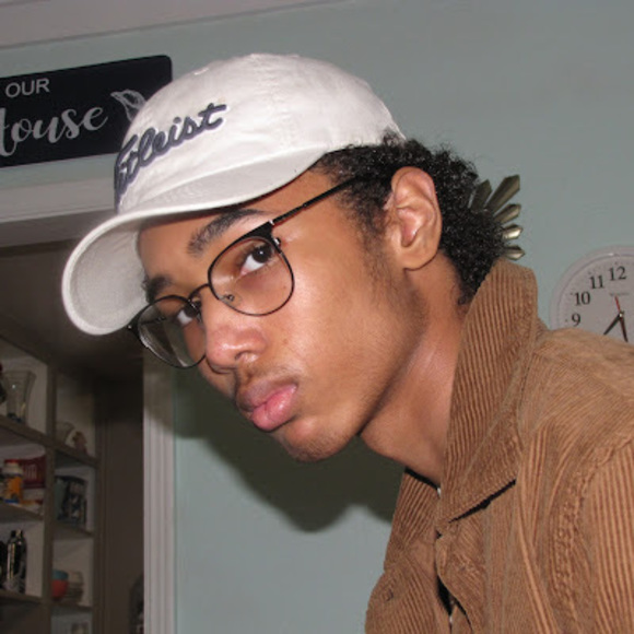 Profile Picture of Adrian Kentish (@adriankent3207) on Poshmark