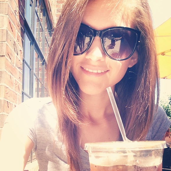 Profile Picture of Rebecca Luchtel (@rebeccaluchtel) on Poshmark