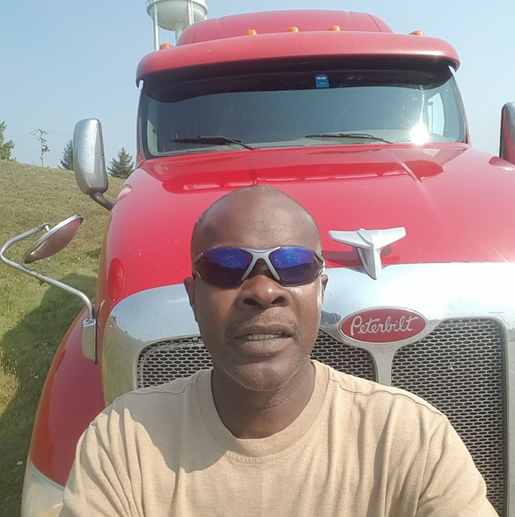 Profile Picture of Simon Dumas (@simondumas) on Poshmark