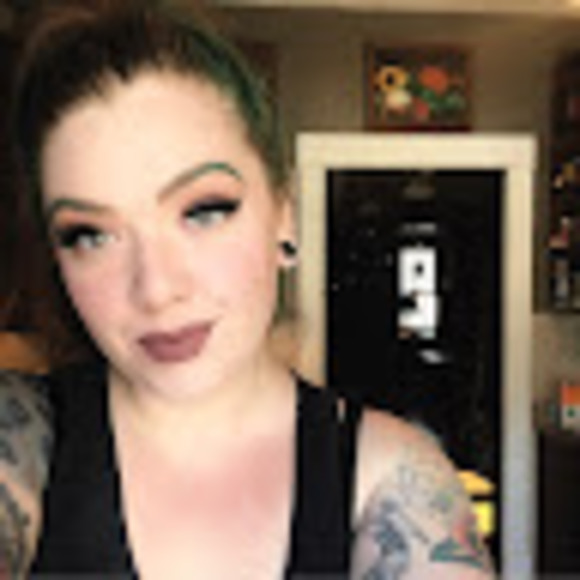 Profile Picture of Kate Greer (@psychobetty68) on Poshmark