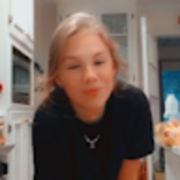 Profile Picture of Alexandra Dunaway (@alexandradunawa) on Poshmark