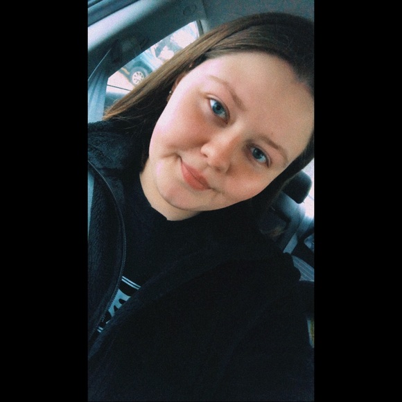 Profile Picture of Jackie Brazis (@jackie_brazis) on Poshmark