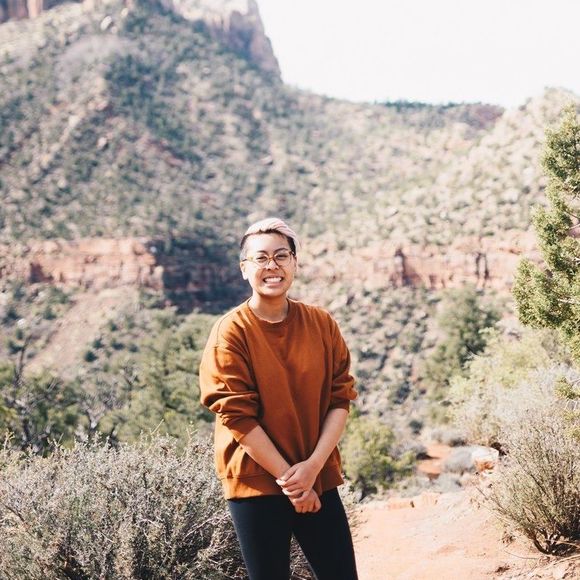 Profile Picture of Allison Fann (@husky1000) on Poshmark