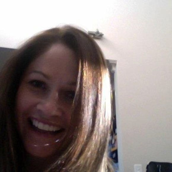 Profile Picture of Shona Fairleigh (@shonafairleigh) on Poshmark