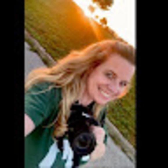 Michelle Halling - Poshmark Profile Picture of Michelle Halling (@m_halling) on Poshmark