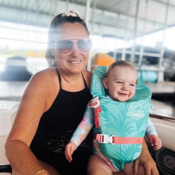 Profile Picture of Michelle Wonsewitz fitter (@fitter71) on Poshmark