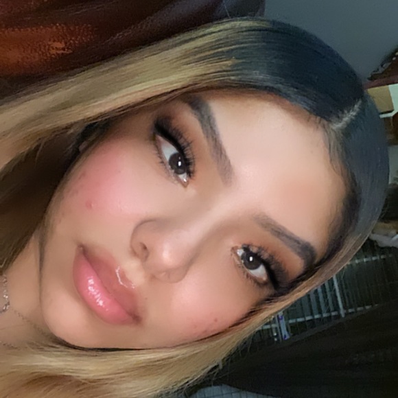 Hillary Ramirez - Poshmark Profile Picture of Hillary Ramirez (@lottiexxx) on Poshmark