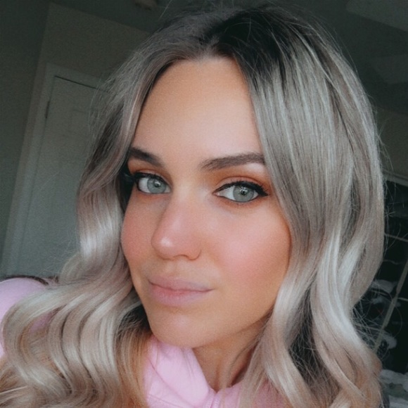 Profile Picture of Jordyn Yanishevsky (@jay5152) on Poshmark