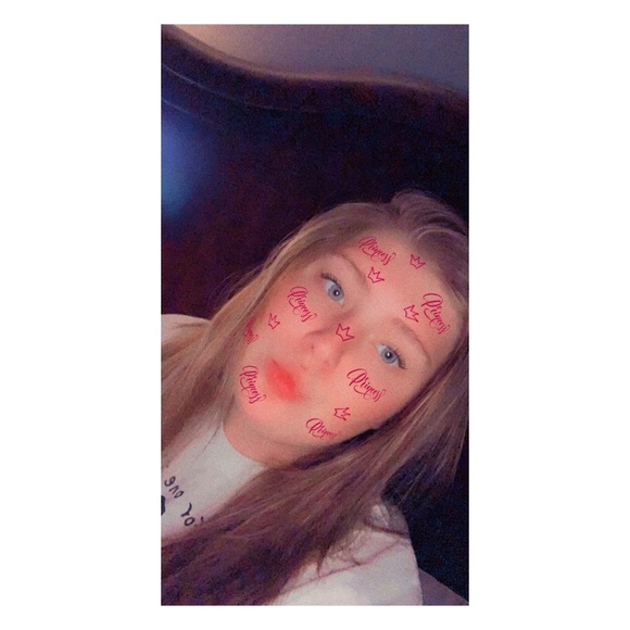 Profile Picture of Emily Dorton (@emily_dorton) on Poshmark